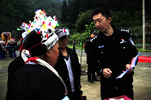 为老人讲解如何预防养老诈骗常识 为老人讲解如何预防养老诈骗常识